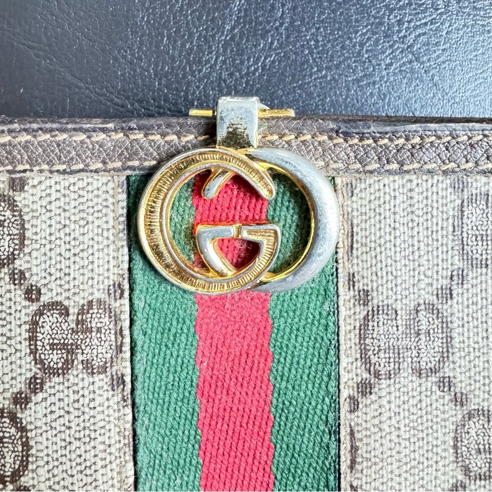 GUCCI
Beige and Brown Wallet with Red and Green Stripe-Pre-loved - Picture 3 of 13